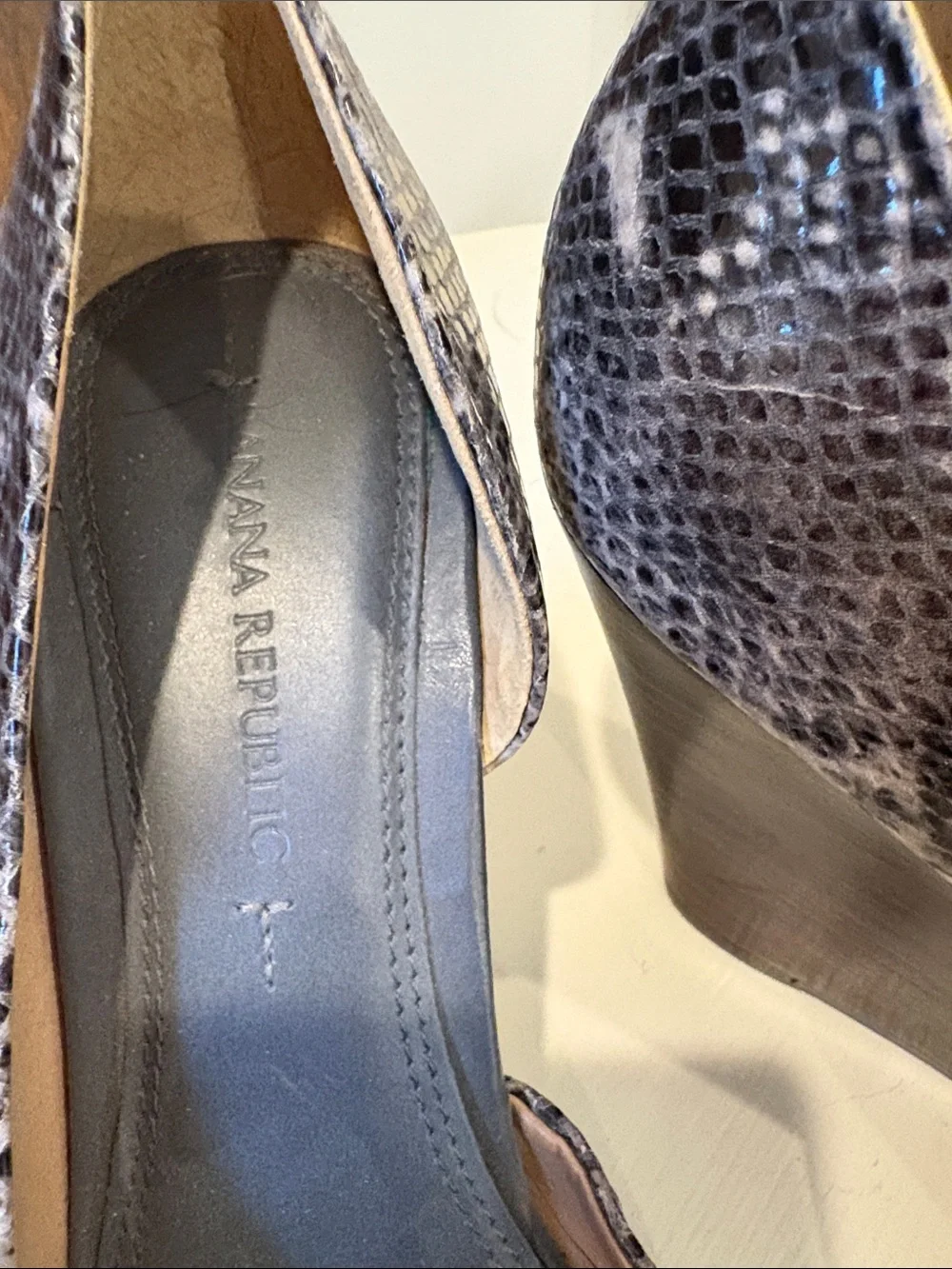 Banana Republic peep sleek